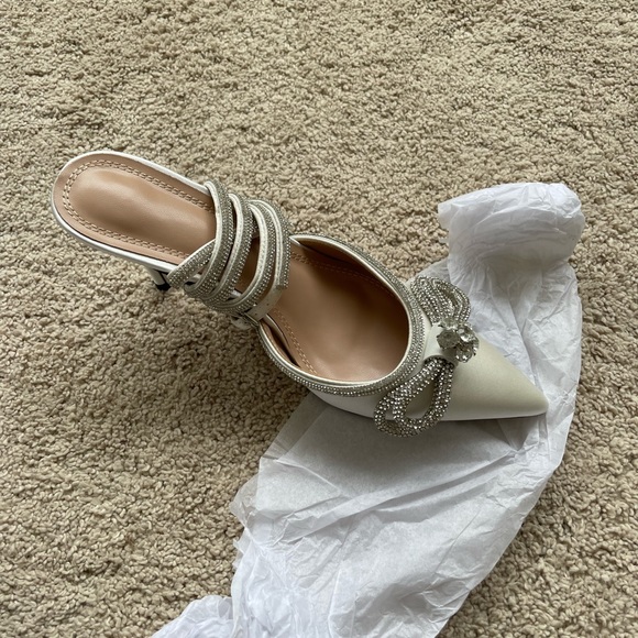 Beautiful rhinestone point heels! Great for a wedding - Picture 2 of 5